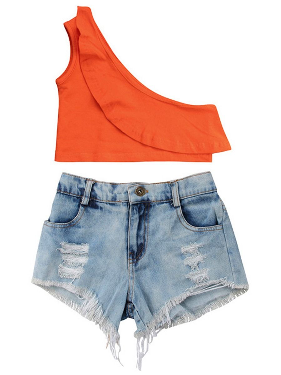 short top and short jeans