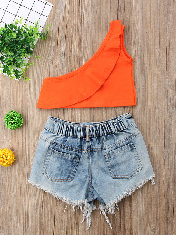 crop top with short jeans